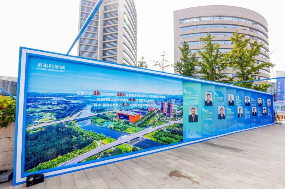 聚焦能源转型高层论坛丨43块展板70余件展品,"讲述"能源谷绿色发展