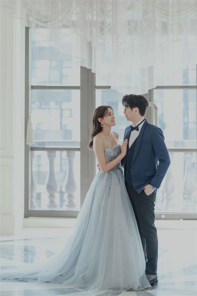 女星王思平举办婚礼婚宴55桌戴传家宝婚戒已结婚两年育有一女