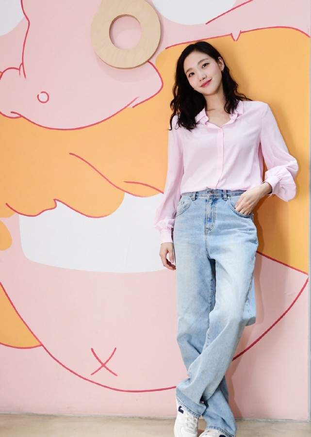 金高银的5套私服穿搭,让我瞬间改变了对她的看法,轻熟优雅纯欲