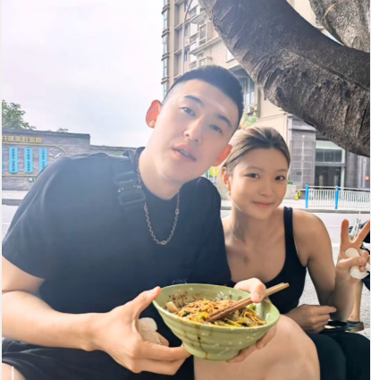 有网友就表示,希望付豪赶快结婚吧.