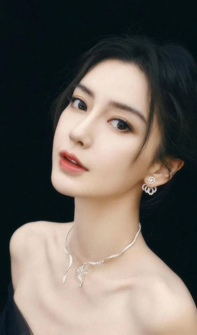 天生一张混血脸,穿什么衣服都能貌美如花