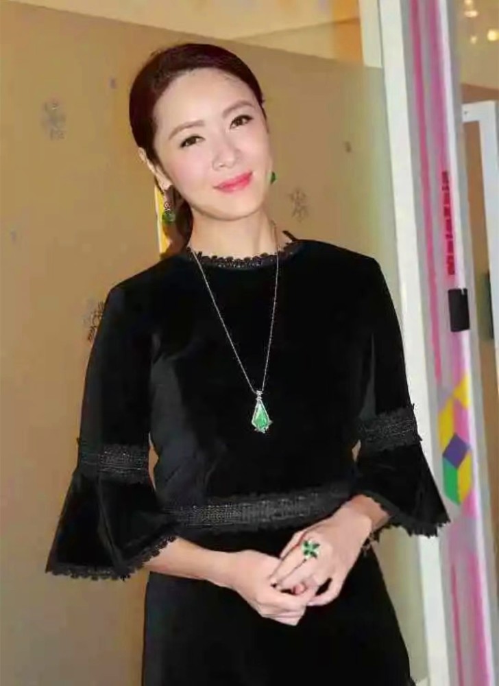 李绮红晒近照,自然衰老好真实,这些港姐,变化大到都认不出来了插图18