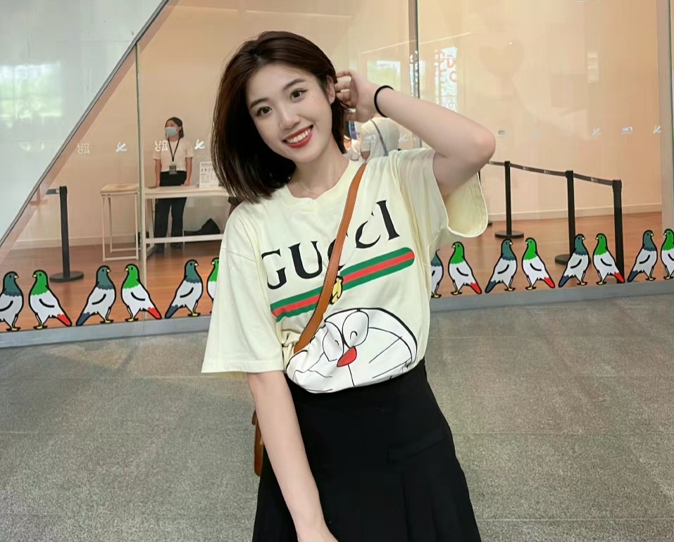 高诗岩女友晒看展日常小高隔空秀恩爱宠成宝杨鸣采访透露三信息