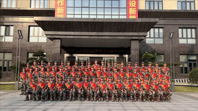 深圳龙华秋季新兵启程奔赴军营