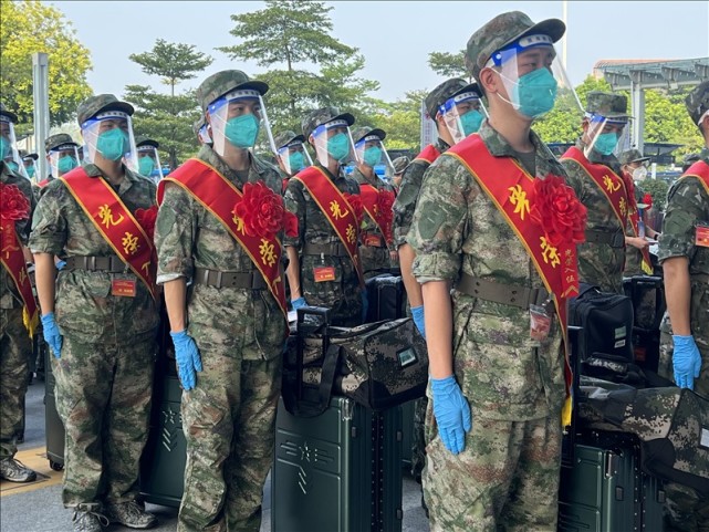 深圳龙华秋季新兵启程奔赴军营