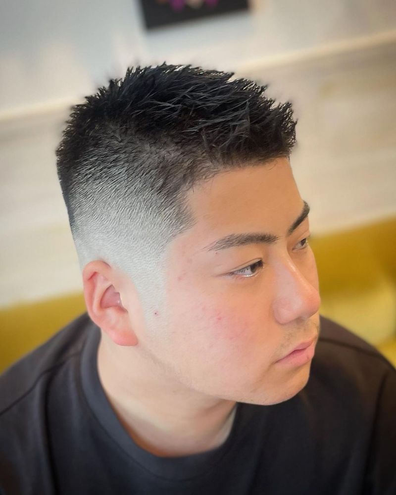 飞机头作为型男发型的代表,可以说大多数男士都相当的喜欢.