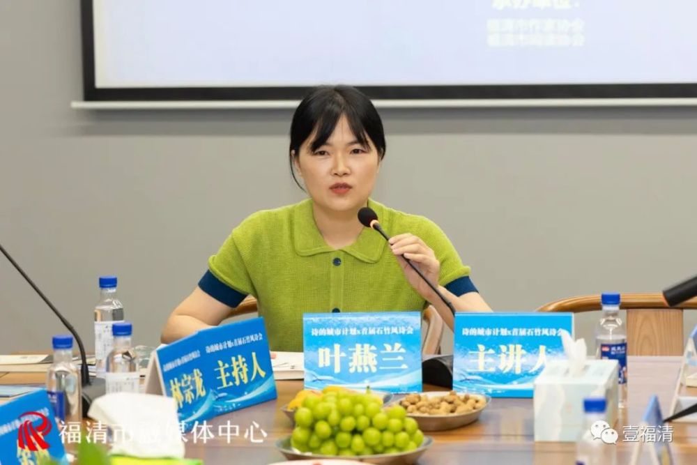 叶燕兰说,在诗歌里,她可以诚实地表达生活和情感以此对抗庸常,实现和