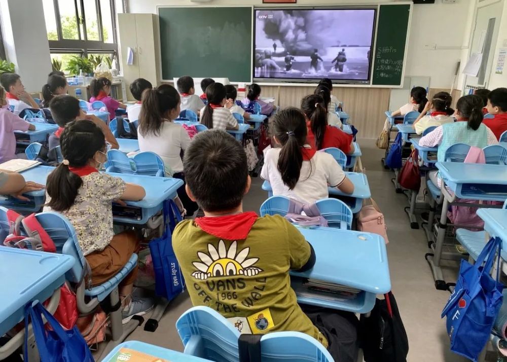 在上海徐汇区,已建校三十周年的园南小学设有一支以志愿军先烈集体