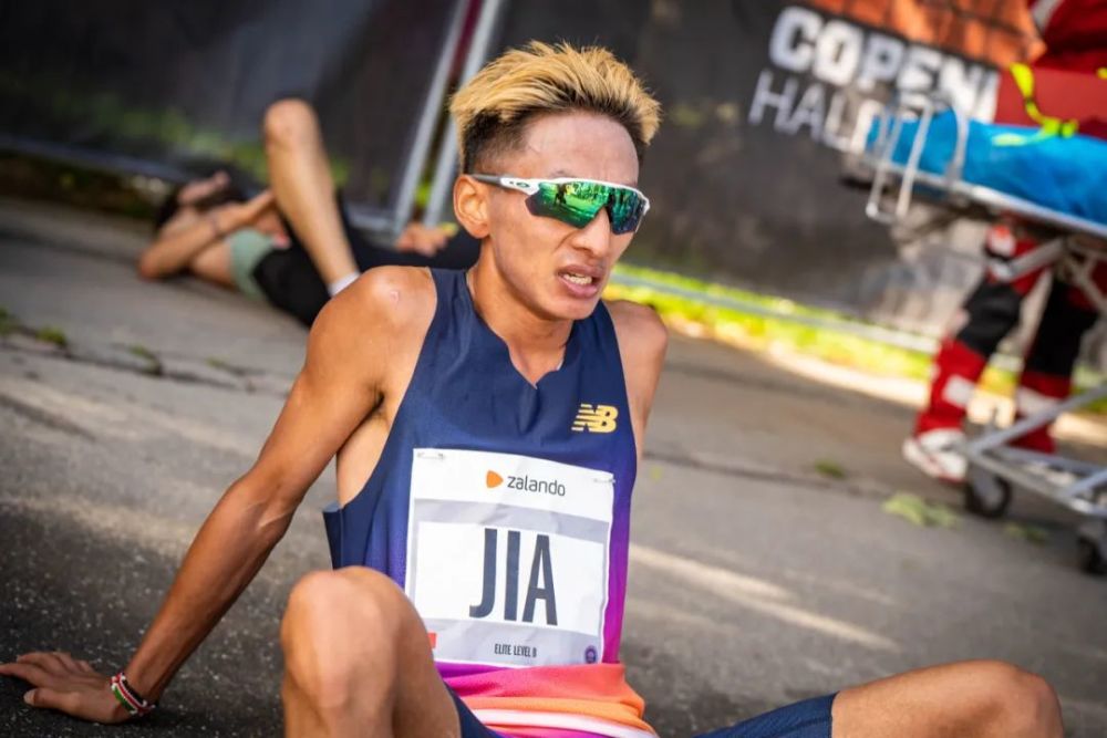 贾俄仁加刷新半马pb!_腾讯新闻