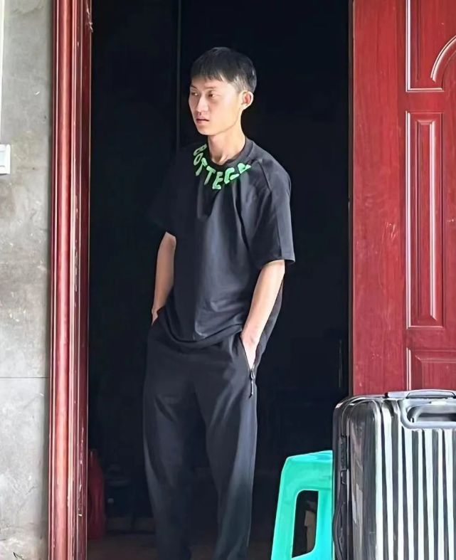 李元森生活照记者丨唐龙会 吴孟颖编辑丨蒲欢编审丨陈勇 吴悠监制丨