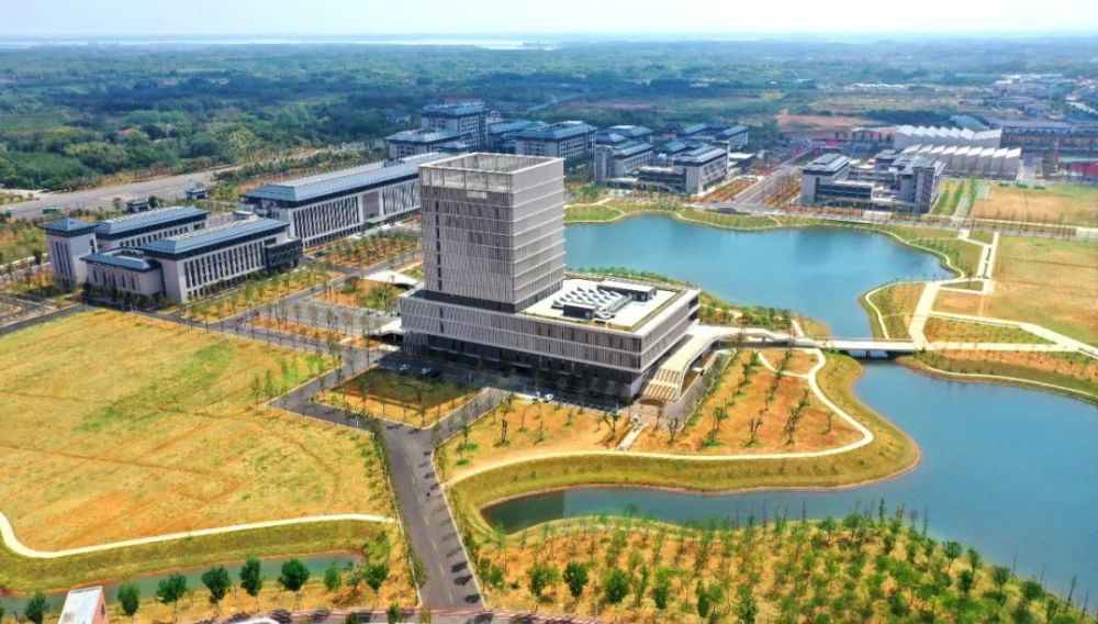 投资26亿元嘉鱼县官桥八组把大学办到家门口