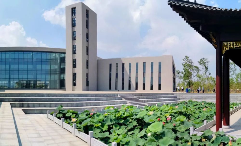 2019年10月31日,武汉东湖学院嘉鱼教学改革基地投资签约仪式举行