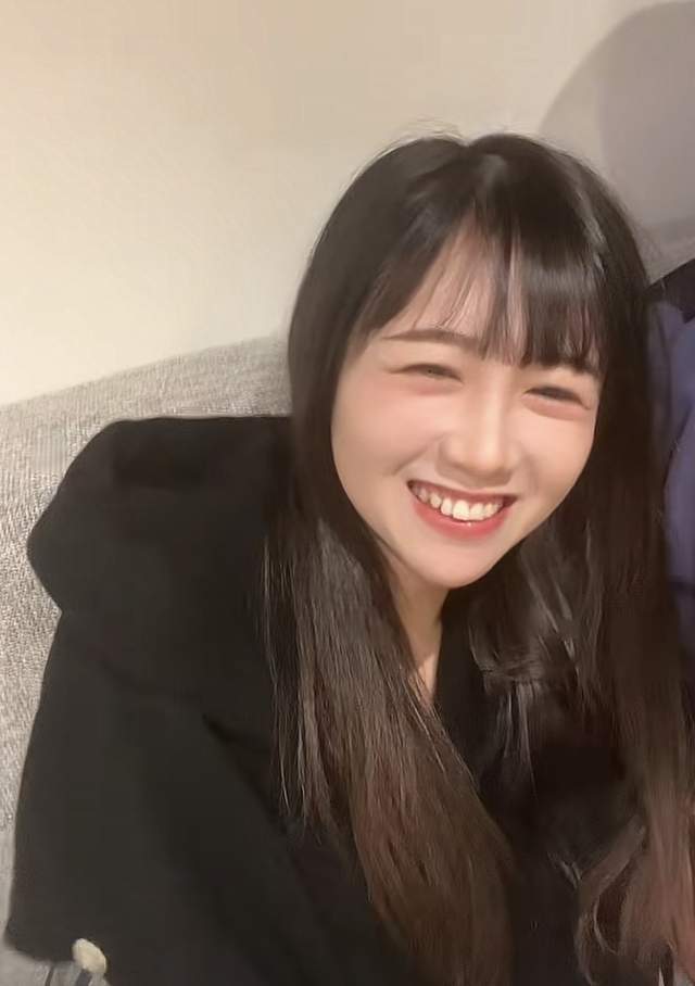 特步公主丁佳敏秀恩爱,与七匹狼公子牵手压马路,豪门联姻太甜蜜