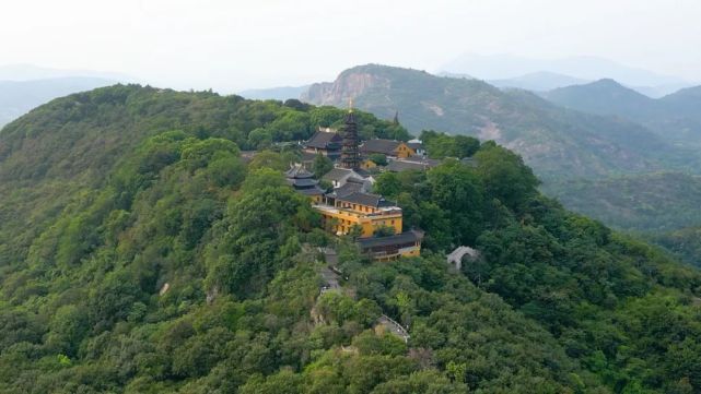 秋高气爽爬苏州灵岩山不来这里逛逛那就完美错过了