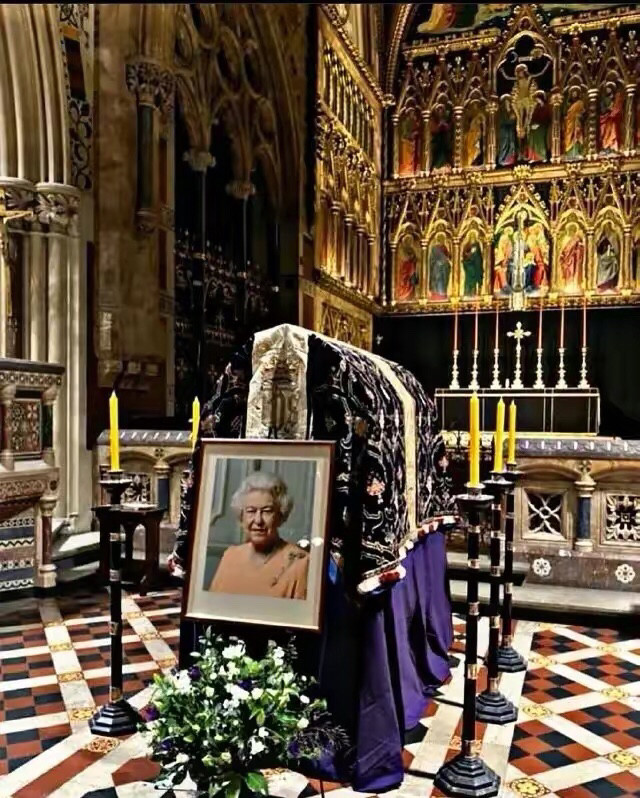 英国女王葬礼邀请抗疫人员,平均每5个安保保卫1个送葬人员,20日凌晨3