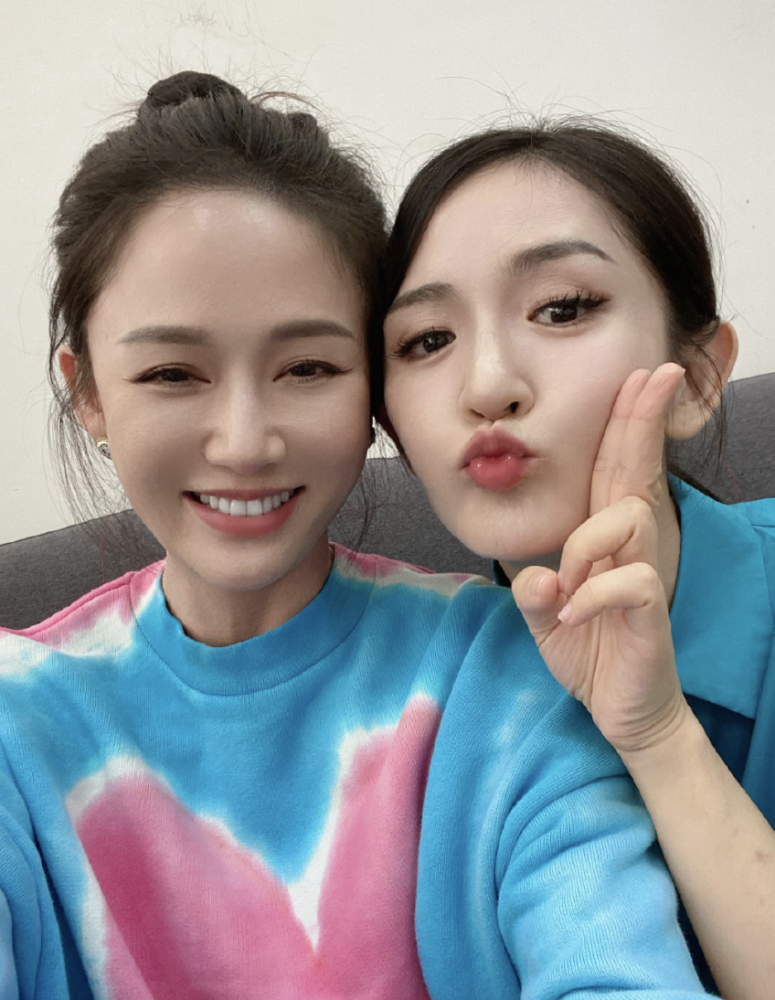 谢娜文章合作话剧陈乔恩晒与谢娜后台合影马伊琍也低调现身支持文章