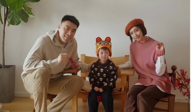 李晓旭模特妻子晒照庆祝结婚5周年,二哥家里有矿还有美妻