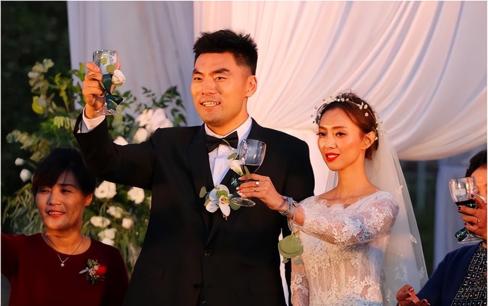 李晓旭模特妻子晒照庆祝结婚5周年,二哥家里有矿还有美妻_腾讯新闻