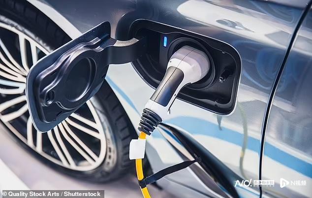 3分钟充满电 使用寿命年 华裔科学家发明电动车新电池 腾讯新闻