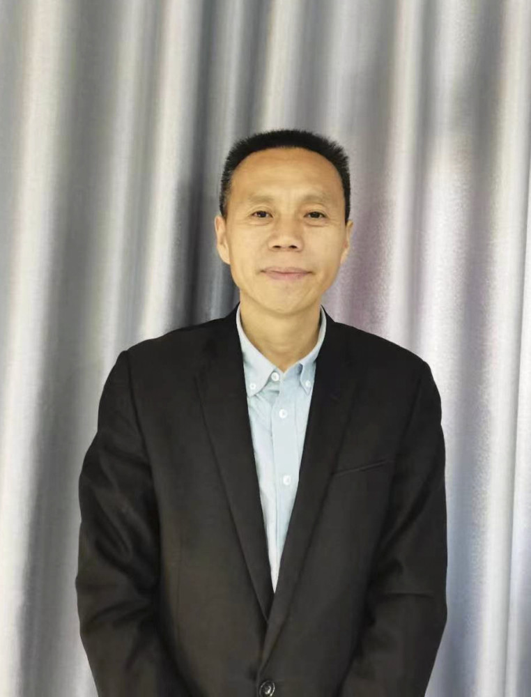 邱朝龙,字子柯,斋号墨缘轩,1972年生于山东济宁梁山,中国现代书法家