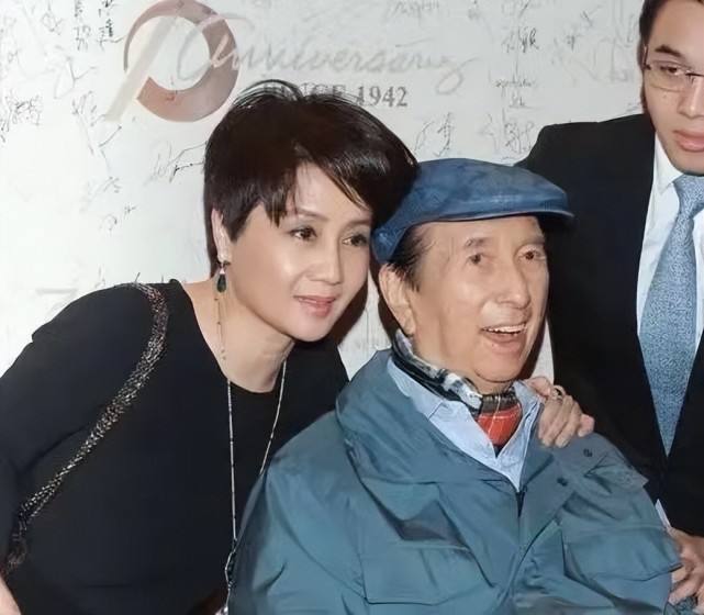 梁安琪拥有三子二女,和丈夫宠爱孩子比起来不同,梁永琪对待孩子是严母