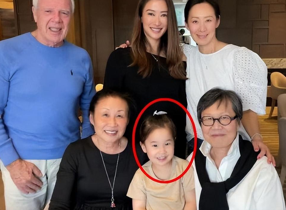 这样看来,谢婷婷女儿的生父大概率不是老外了.