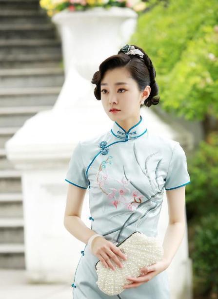 宋轶真是胆大,没身材还敢穿"布条裙,网友:真一马"平"川啊