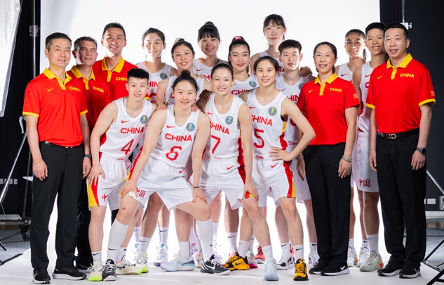 中国女篮世界杯首张全家福12人名单浮出水面专家预测有望夺牌