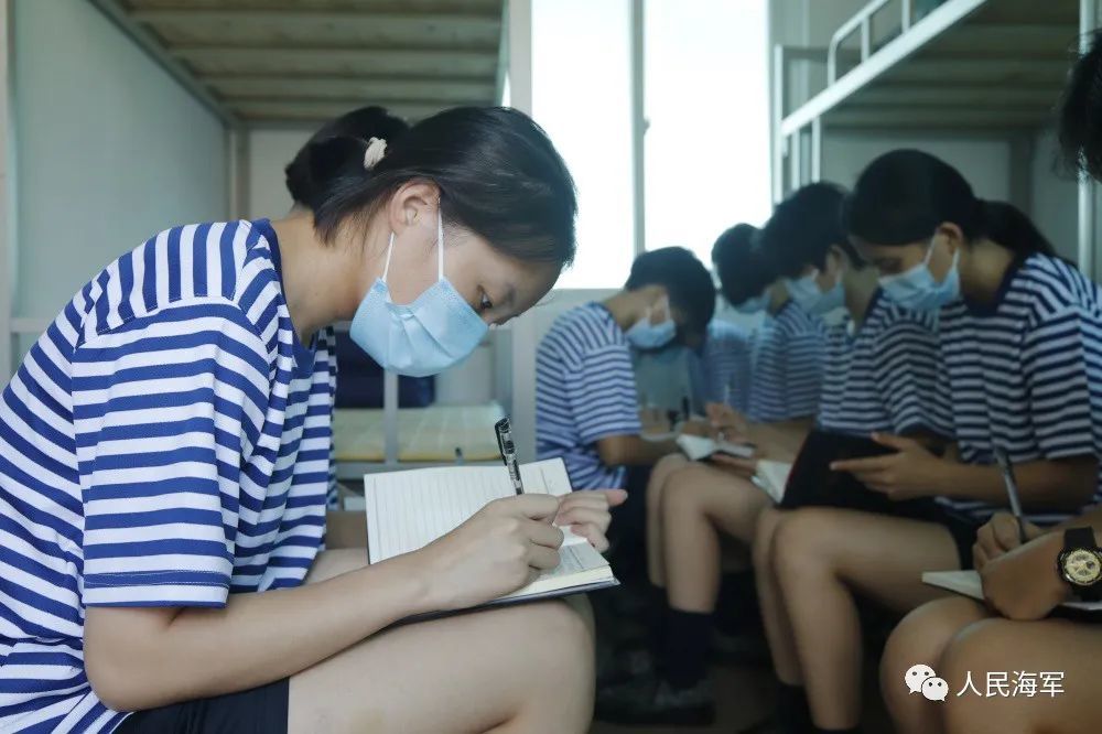 海军陆战队2022年度秋季女新兵,入营!_腾讯新闻