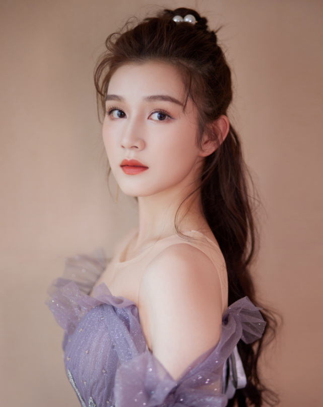 曝陈思诚与小21岁阮巨恋爱，女方发声高调认爱，承认与陈思诚牵手拥抱_腾讯新闻