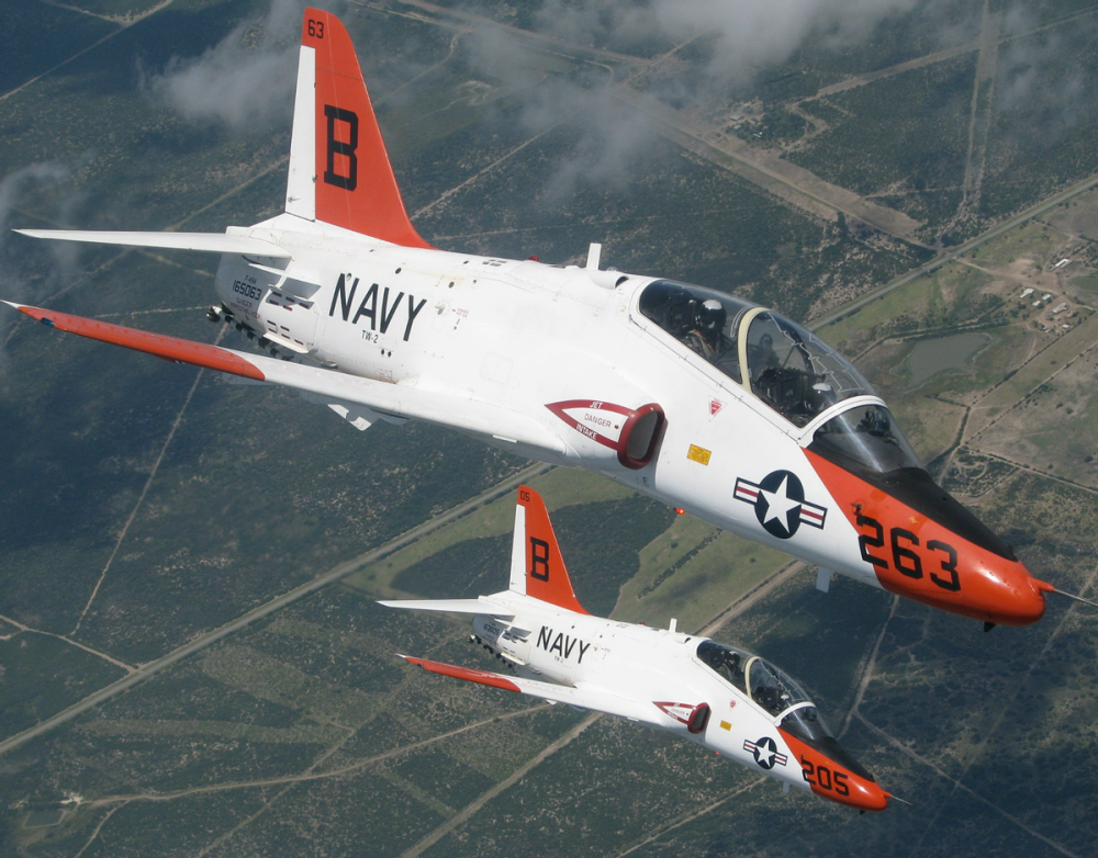 没有考虑到在航母上的使用情况,因此t45教练机在部分结构上进行了加强