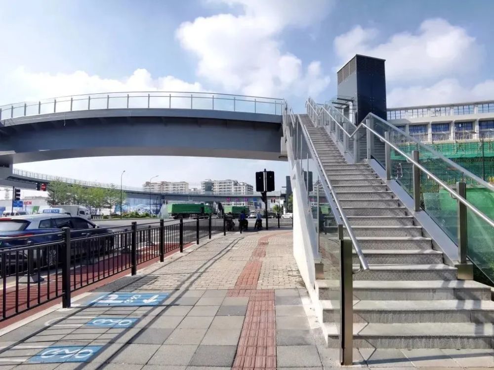 好消息上海这座c型人行天桥开放通行