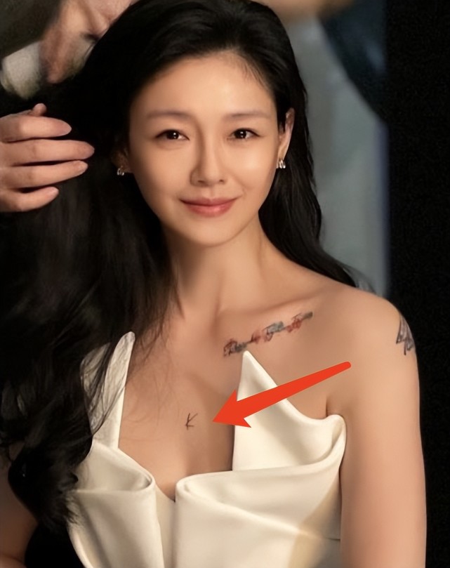 45岁大s复出拍广告胸前纹具俊晔名字法令纹抢镜老了好多