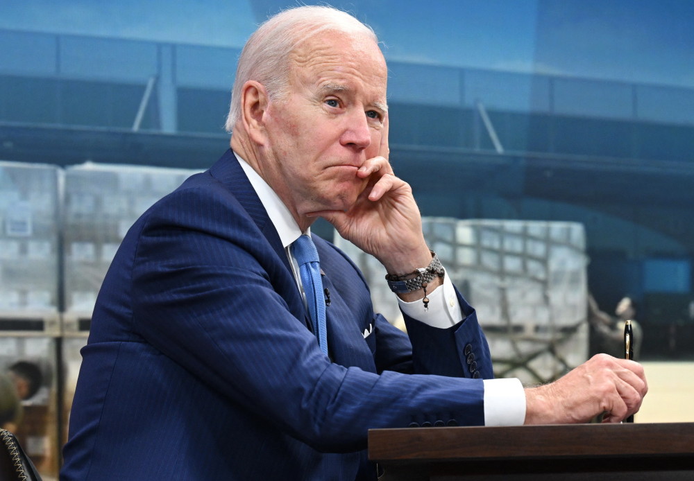 拜登宣布疫情结束,率美国走出疫情?阿q!学小布什宣布:伊拉克任务完成!