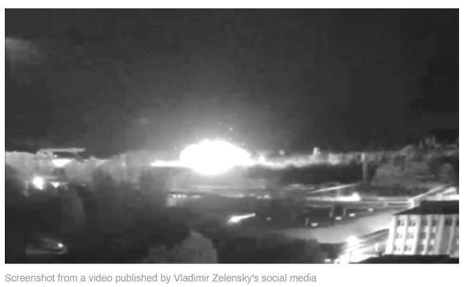 乌方称南乌克兰核电站遭导弹袭击，泽连斯基发布爆炸视频