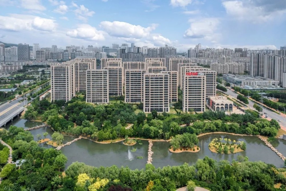 近日,深耕烟台十三年的烟台万科,以高品质,严标准,在翡翠长安进行了