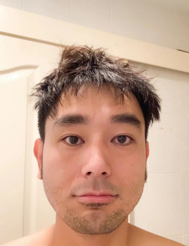 冻龄男神的林志颖可谓是相差甚远,近年来,tae早已不在走花美男的风格