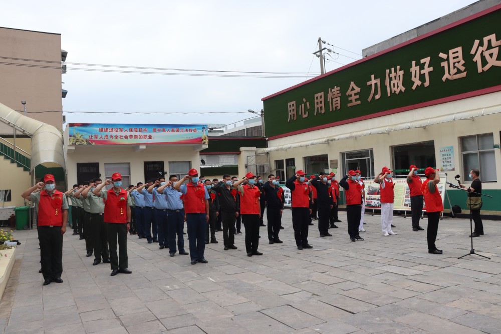 直击演训场丨向战而飞多型武装直升机展开跨昼夜演练