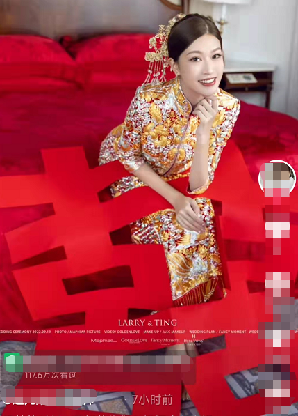 主持人彭莉婷举行婚礼,手戴金镯子,与老公甜蜜依偎