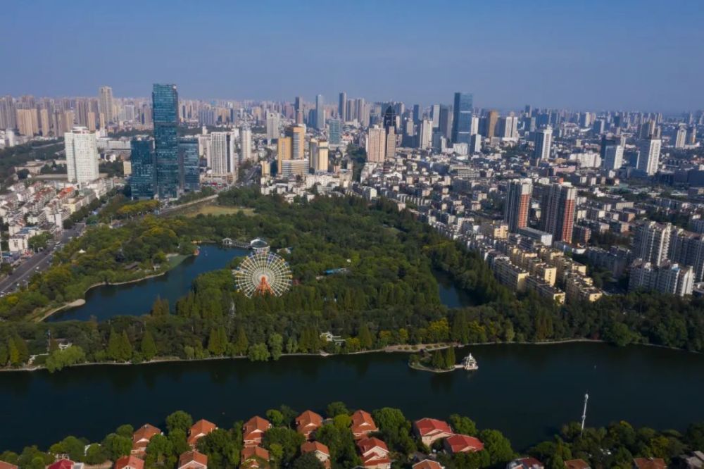 2012年合肥琥珀山庄上空鸟瞰老城区.