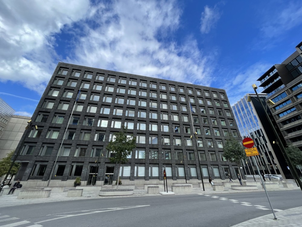 这是9月7日在瑞典首都斯德哥尔摩拍摄的瑞典中央银行大楼.