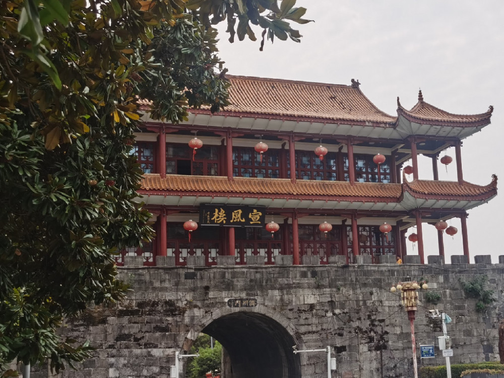 武冈有座城楼当年南宋皇帝赐名宣风雪霁并亲笔题写