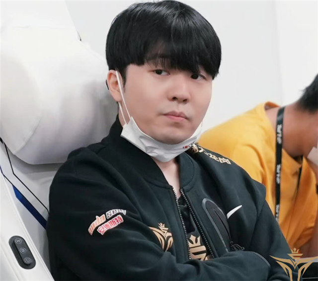 父子滤镜太厚了rookie夸阿水红发造型还不错比粉丝都敢说