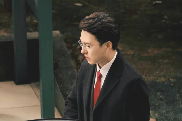 靳东出演《底线》获好评,方言演绎成亮点,湖南话是成毅教的吗?