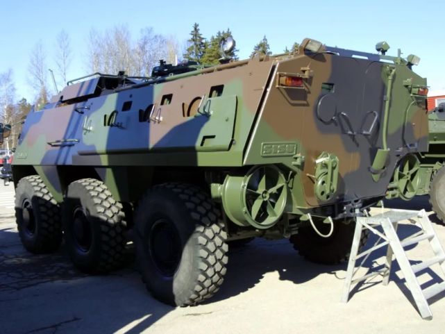 芬兰轮式装甲车亮相俄乌战场生产1200辆改型众多