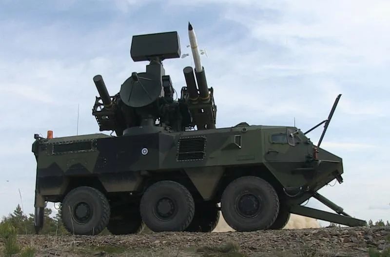 芬兰轮式装甲车亮相俄乌战场,生产1200辆,改型众多_腾讯新闻