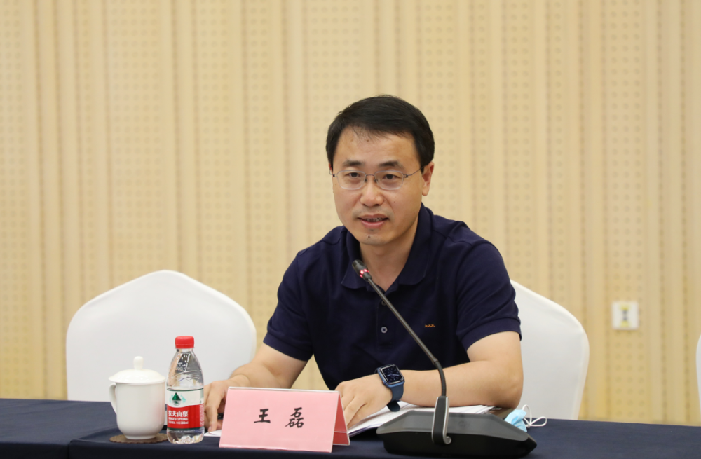 在座谈研讨会上,北京市经信局党组成员,副局长王磊介绍了北京市数字
