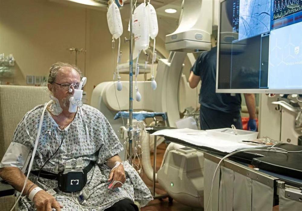 拜登说美国疫情结束,福奇第一个跳出来反对:每天数百人死于新冠_腾讯