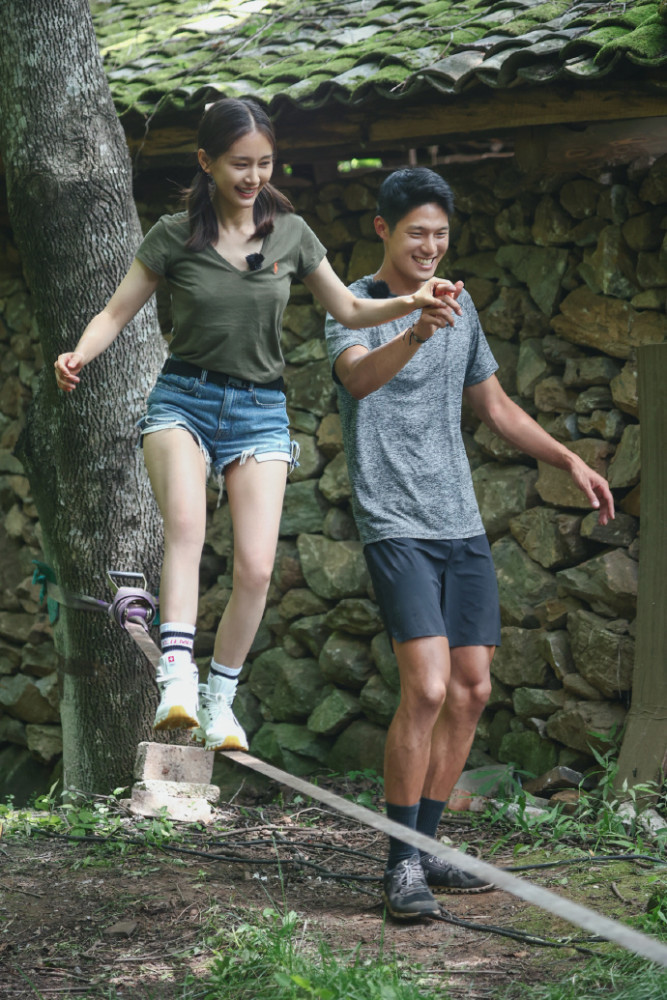 王子文回应与吴永恩感情变淡,称其私下很甜,只是不