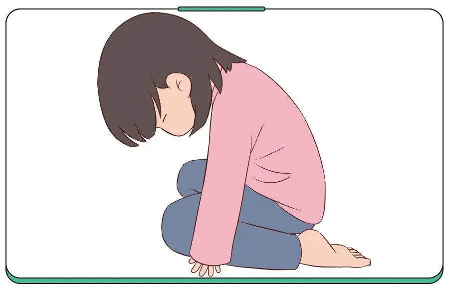 w型坐姿会让背部肌群因不用发力而得不到锻炼,孩子撅着屁股也没法让